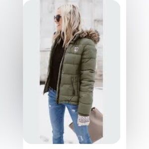 American Eagle Outfitters Down Alternative Puffer Jacket